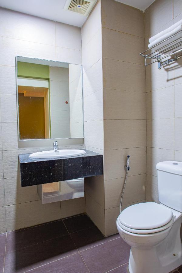 Hotel 101 Permas Jaya Johor Bahru Extérieur photo